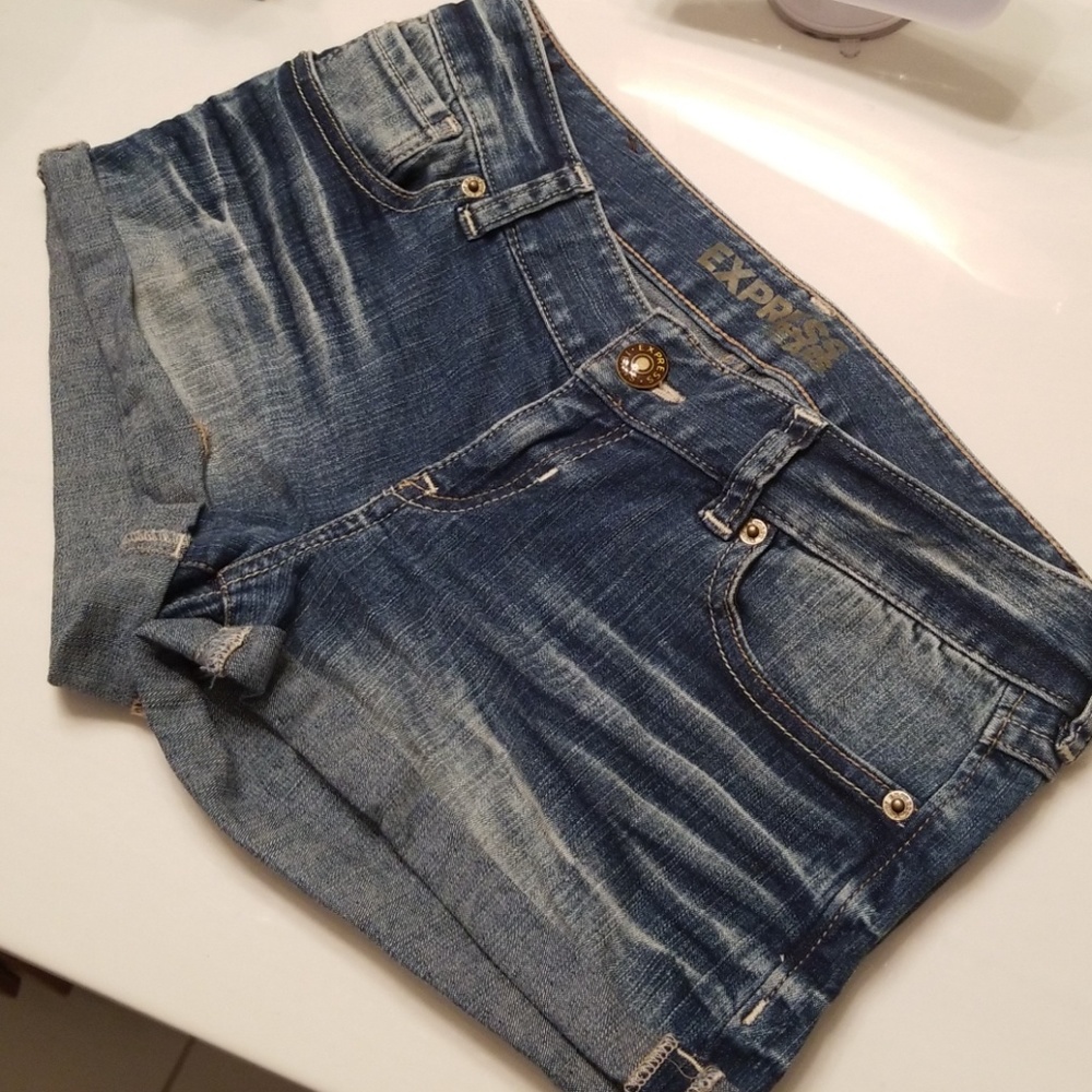 Express Women's Jean Short Low rise Size 2